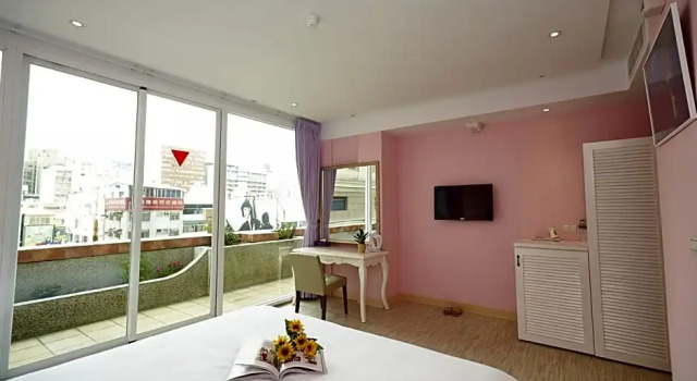 Двухместный номер Deluxe с балконом и с видом на город Lion King Hotel