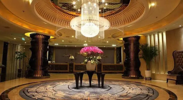 Cannes Holiday Inn Hotel