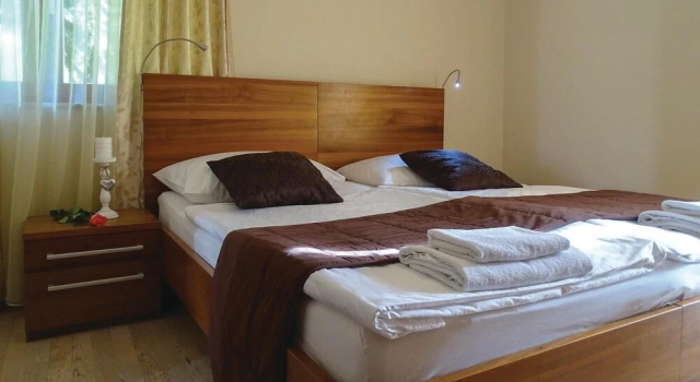 Nice Home in Lasko With Wifi and 2 Bedrooms, Book Hotel Hotels in Savinjska with Parking, Parking