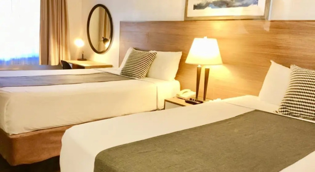 Четырёхместный номер Standard Downtown San Diego Lodge