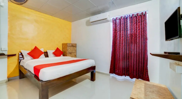 OYO 24282 Sai Lodging, Забронировать Отель Отели Вакад с завтраком, Завтраки