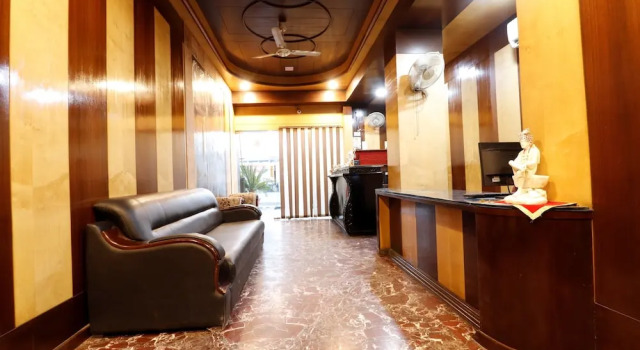 Collection O 45418 Hotel Rahul Palace