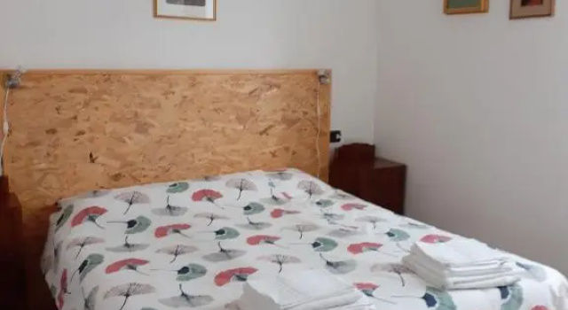 appartamenti vacanza El Remanso, Book Hotel Hoteller i Edolo med parkering, Parkering