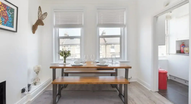 Семейные апартаменты с 2 комнатами Bright two Bedroom Flat in Fashionable Fulham by Underthedoormat