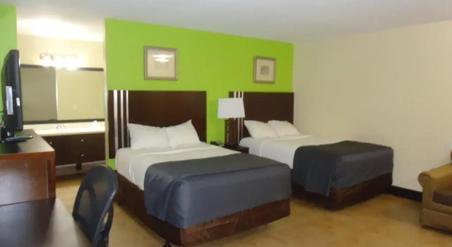 Четырёхместный номер Standard Flamingo Motel