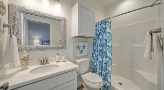 Коттедж 2 Blocks to the Beach, Patio, Resort Pool w/ Slide Tranquil Tides by Avantstay