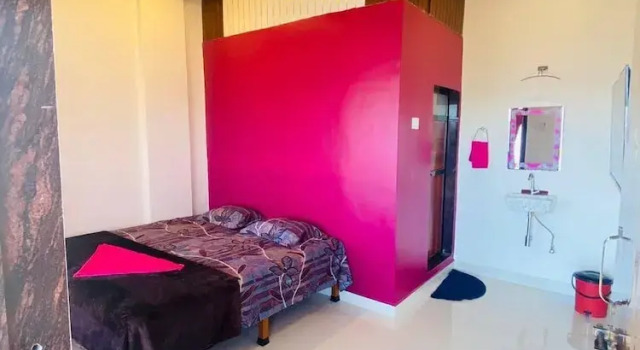 Двухместный номер Standard с балконом и с видом на город Ovi cottage Matheran
