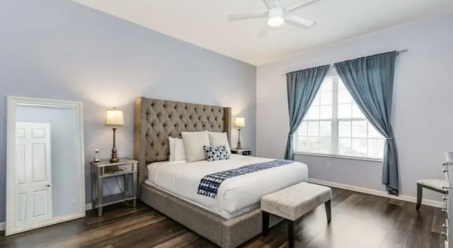 Beautiful Modern Vista Cay Condo, Near Parks-2011