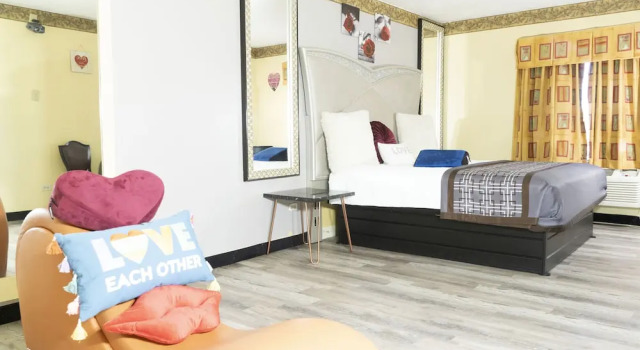 Люкс c 1 комнатой Luxe Inn and Suites
