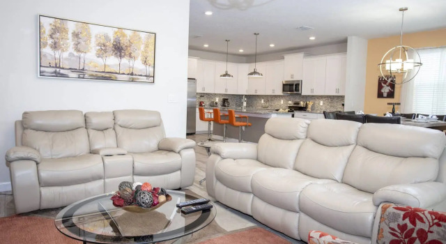 Spacious home with a large pool near Disney, Rezerwuj Hotel Kissimmee Kissimmee