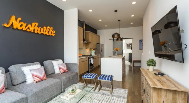 Ech3-4 Two Massive Homes Downtown Views & Tons of Outdoor Space! Sleeps 24!, Забронировать Апартаменты/квартира Нэшвилл Теннесси, рядом с Медицинский колледж Мегарри