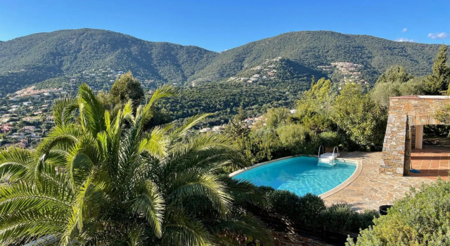Villa in Cavalaire With Sea View & Pool