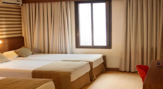 Трёхместный номер Superior Hotel Continental Business - 200 metros do Complexo Hospitalar Santa Casa