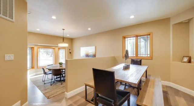 Коттедж с 5 комнатами с балконом 4 Mi to Ski Mt Rose: Sleek Reno-lake Tahoe Home