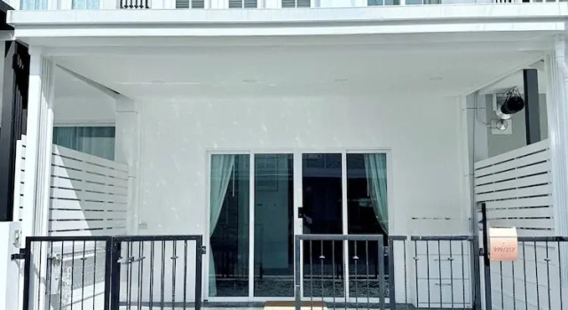 Minimalist Townhome Stay, Забронировать Дом для отпуска Паттайя провинция Чонбури
