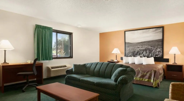 Люкс Super 8 by Wyndham Concordia