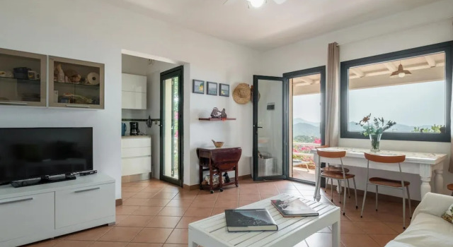 Апартаменты Picturesque Flat With sea View