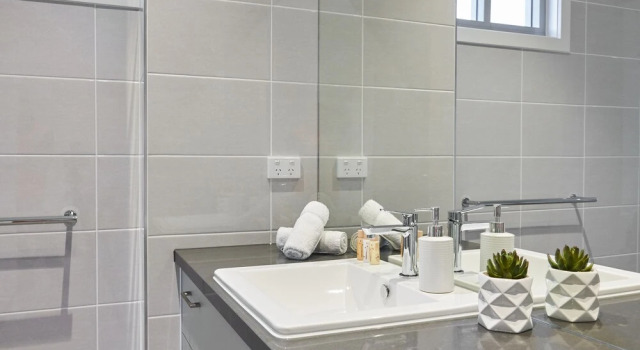 Bright and Updated 1 Bedroom Apartment, Book Apartment  