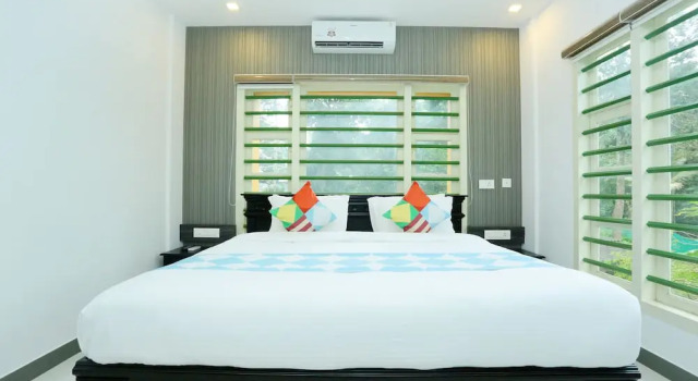 OYO 16342 Home Luxurious 2BHK Wayanad, Забронировать Отель Отели штата Кералы с парковкой, Парковка