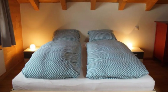 Apartment Lischenhaus 2 - Wohnung Flösch, Buchen Sie Ferienwohnung Lenk Simmental, in der Nähe von Metschbahn
