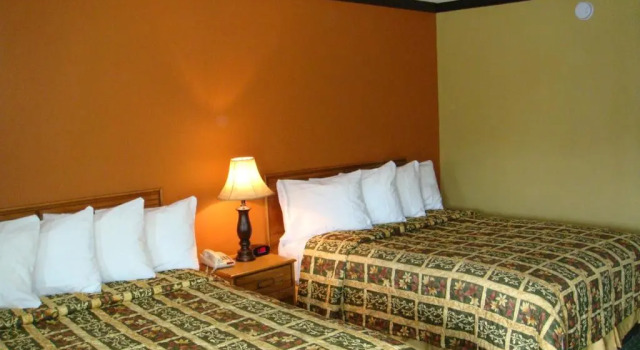 Четырёхместный номер Deluxe Sunset Inn Lake Oroville