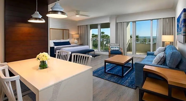 Двухместная Studio Suite Lagoon View Resort at Longboat Key Club