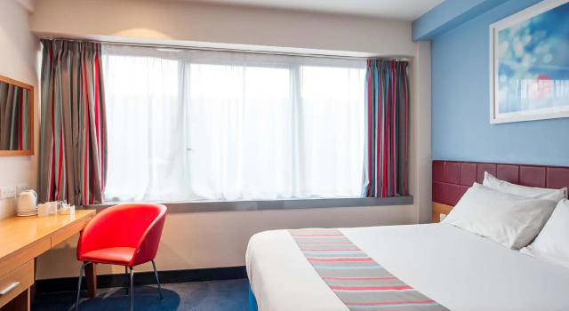 Travelodge London Central Aldgate East, Забронировать Отель Отели Лондона 3 звезды, рядом с Сити-холл в Лондоне, 3*