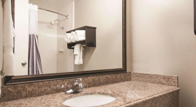 Двухместный номер La Quinta Inn by Wyndham San Antonio Brooks City Base