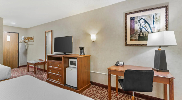 Четырёхместный номер Standard Rodeway Inn Columbia Mall Loop