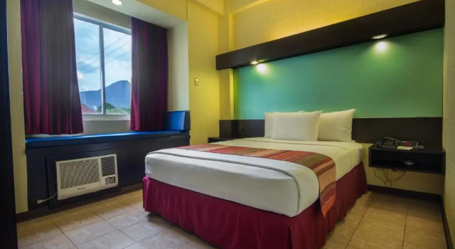 Двухместный номер Standard Microtel by Wyndham Batangas