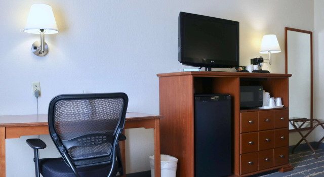 Четырёхместный номер Standard Best Western Fostoria Inn & Suites