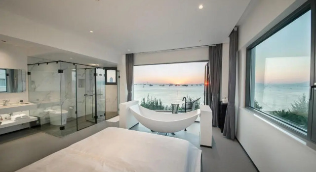 Двухместный номер Deluxe с балконом и с видом на море Chengheli Seaview Homestay (Sanya Bay Branch)
