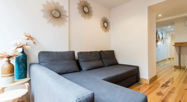Liberty Patio Two-Bedroom Apartment w/ Patio - by LU Holidays