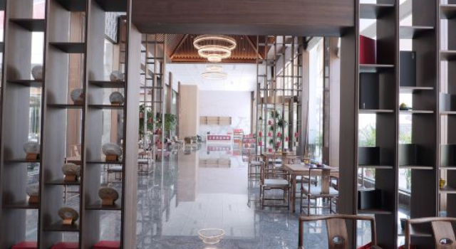 Grand Hotel Mangshi Shengshui Lake, Rezerwuj Hotel Dehong Yunnan