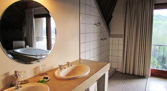 Двухместный номер Standard с видом на реку Buhala Lodge