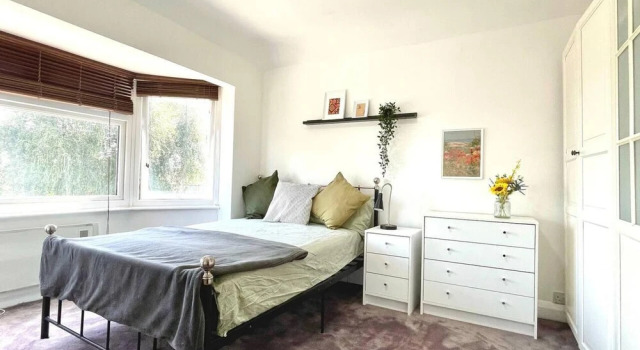 Lovely 2-bed Tree-hole in Northolt Southharrow