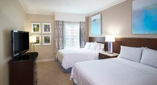 Четырёхместный люкс c 1 комнатой Hampton Inn & Suites South Park at Phillips Place