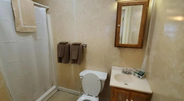 Четырёхместный номер Standard Lakewood Lodge & Restaurant