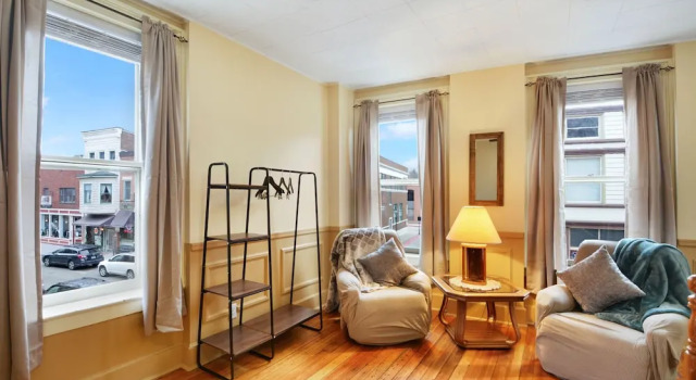Downtown Galena Spacious Apartment 2 Bedroom Apts, Забронировать Апартаменты/квартира Галена Иллинойс, рядом с Dowling House