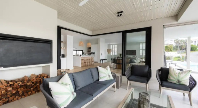 Sunset Villa - brand new home 200m from the beach