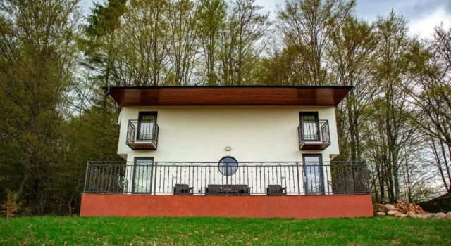 Holiday Nature House, Varaa Hotelli Izvoare 