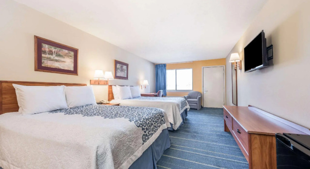 Четырёхместный номер Standard Days Inn by Wyndham Bryan College Station