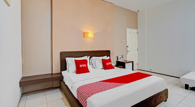 OYO 90075 Feliz Hotel, Prenota Hotel Wonocolo East Java