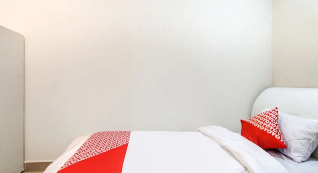 Номер Deluxe RedDoorz Hotel Baaraka near Living World