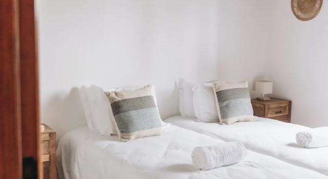 Casa Nook Arrifana, Book Bed and Breakfast Hoteller i Vicentina Coast med pool, Swimmingpool