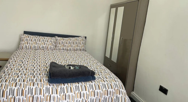 Great House 10mins to Manchester City Centre, Book Hotel Macclesfield 