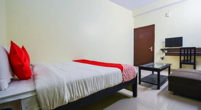 OYO 16940 Hotel Royal Murli