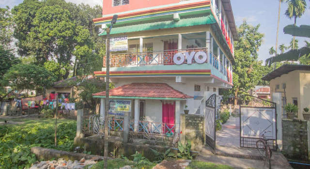 OYO 60869 Sandhana Homestay, Prenota Hotel Hotel a Alipurduar con colazione, Colazione