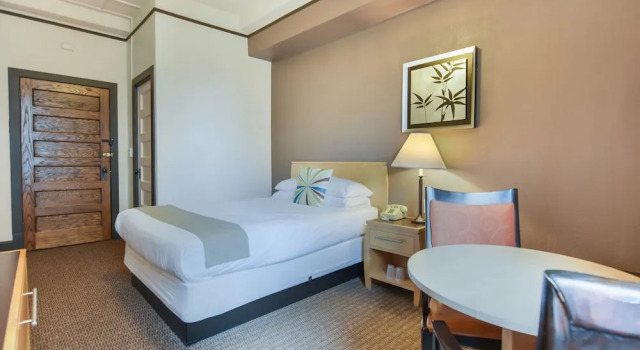 Номер Standard Moore Hotel