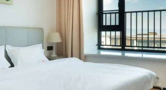 Люкс с 2 комнатами с балконом и с видом на озеро Fanhua Motel